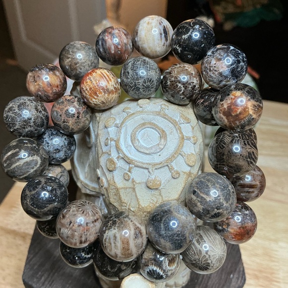 Black Coral Jade 14mm - Picture 6 of 9